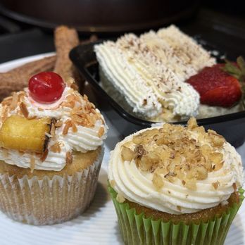 Postres Del Pocho - Gluten free Carrot cake cupcake (right) - Street Vendors Near Me - Fountain Valley, California Postres Del Pocho - Gluten free Carrot cake cupcake (right) - Street Vendors Near Me - Fountain Valley, California