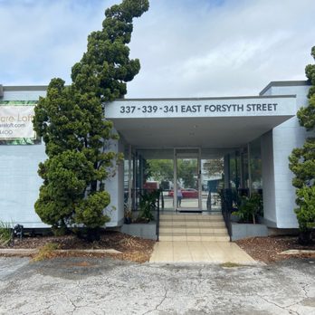 Radiance Spa & Salon - Front of building with free parking. - Day Spas Near Me - Jacksonville, Florida Radiance Spa & Salon - Front of building with free parking. - Day Spas Near Me - Jacksonville, Florida