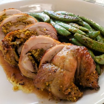 Kiin - Chicken thigh and sugar snap peas - Thai Near Me - Toronto, Ontario Kiin - Chicken thigh and sugar snap peas - Thai Near Me - Toronto, Ontario