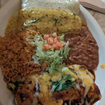 Chuy's - Veggie enchiladas (sauce : rancheros,boom boom and deluxe tomatillo) - Tex-Mex Near Me - Austin, Texas