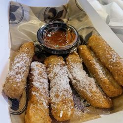 Knuckleheads Sports Bar & Eatery - Mozzarella sticks