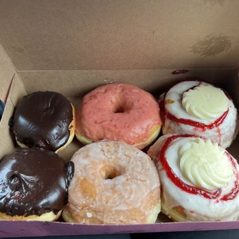 Gracie's Luncheonette - Boston Cream, Vanilla Glazed, Strawberry Glazed, peach Melba - American Near Me - Leeds, New York Gracie's Luncheonette - Boston Cream, Vanilla Glazed, Strawberry Glazed, peach Melba - American Near Me - Leeds, New York