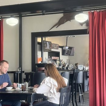 Central Cafe - Bar bar - New American Near Me - Bradenton, Florida