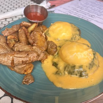 Flamingo Deck - Truffle Spinach Benedict - New American Near Me - San Diego, California Flamingo Deck - Truffle Spinach Benedict - New American Near Me - San Diego, California