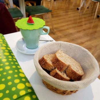 Loving Hut - Starter bread and green tea with mango. - Vegan Near Me - Madrid, M