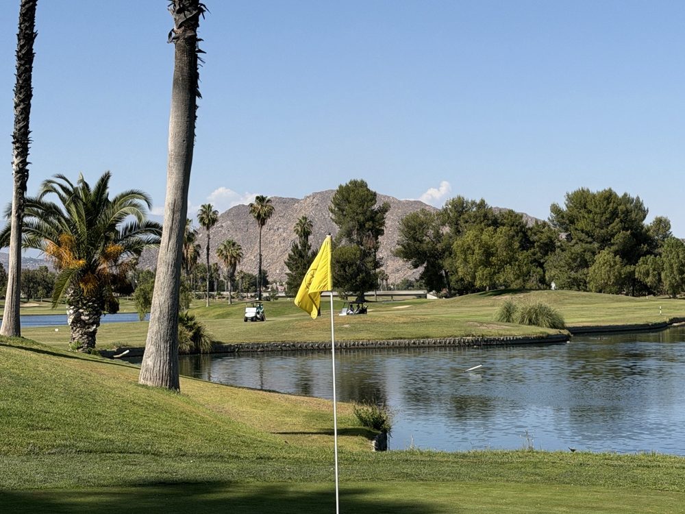 Menifee Lakes Country Club Logo