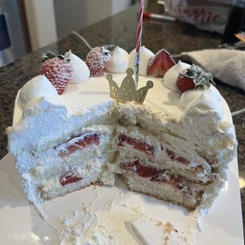 Bleu Bakery - Strawberry cake - Bakeries Near Me - Rowland Heights, California