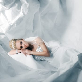 Style up your Look - Brautstyling / Foto by Olga Berent / Grafik Arthur Berent - Makeup Artists Near Me - Munich, BY Style up your Look - Brautstyling / Foto by Olga Berent / Grafik Arthur Berent - Makeup Artists Near Me - Munich, BY