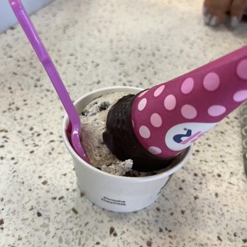 Baskin-Robbins - Cookies n cream - Ice Cream & Frozen Yogurt Near Me - Lincoln, California