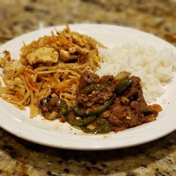 NG Cafe - Chicken Pad Thai and beef jalapeño stir fry - Thai Near Me - Austin, Texas NG Cafe - Chicken Pad Thai and beef jalapeño stir fry - Thai Near Me - Austin, Texas