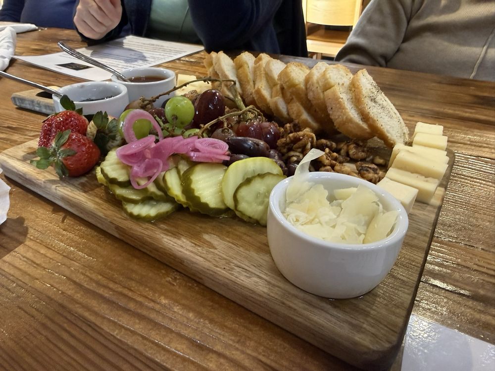 Langman Winery and Restaurant Logo