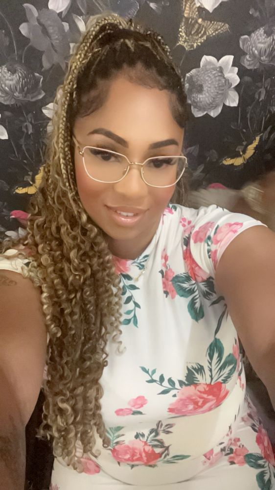 T Simone Beauty Logo