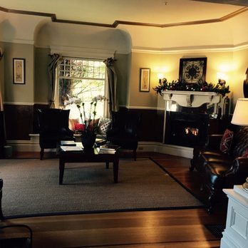 1801 First Inn - Sitting area where you can have great conversations with other guests during wine tasting hour - Bed & Breakfast Near Me - Napa, California 1801 First Inn - Sitting area where you can have great conversations with other guests during wine tasting hour - Bed & Breakfast Near Me - Napa, California