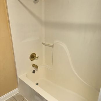 McGill Movers - Bathroom restoration (before caulk) - Junk Removal & Hauling Near Me McGill Movers - Bathroom restoration (before caulk) - Junk Removal & Hauling Near Me