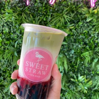 Sweet Straw - Strawberry matcha latte (8.5/10): fresh boba, nice layers, but more milky than matcha taste (needs more matcha) - Bubble Tea Near Me - Napa, California