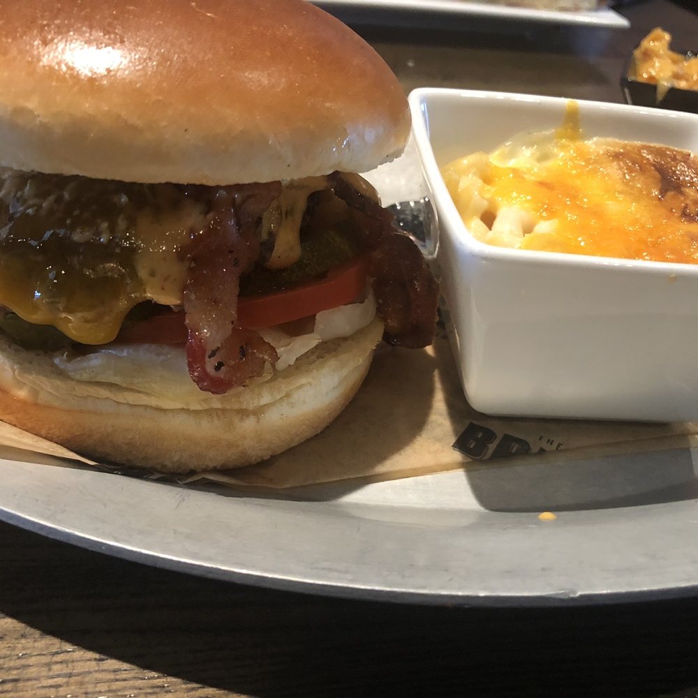 Bricktown Brewery - Bacon cheddar burger & mac & cheese - Breweries Near Me - Springfield, Missouri