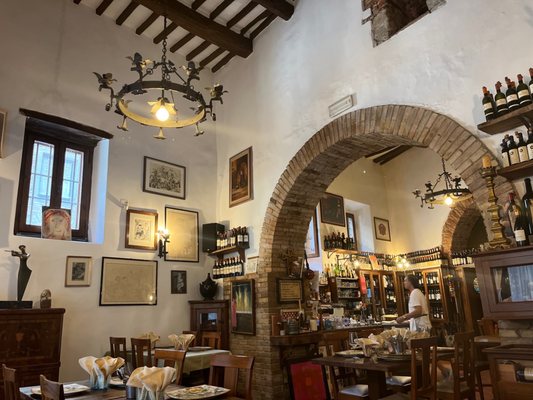 Da Alighiero by null