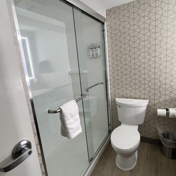 Holiday Inn - Hotels Near Me - Virginia Beach, Virginia Holiday Inn - Hotels Near Me - Virginia Beach, Virginia
