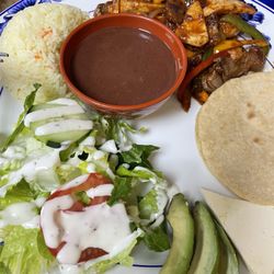 Pupuseria Doña Mary Salvadoreña - Mixed Fajita plate