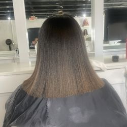 Extension Blow Dry Bar - After
