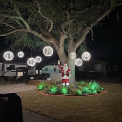 River Landing - Entrance to park beautifully decorated!