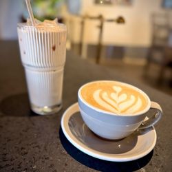 Olmos Pluma - Iced and hot lattes at OlmosPluma