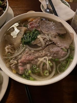 Le’s Vietnamese Restaurant by null