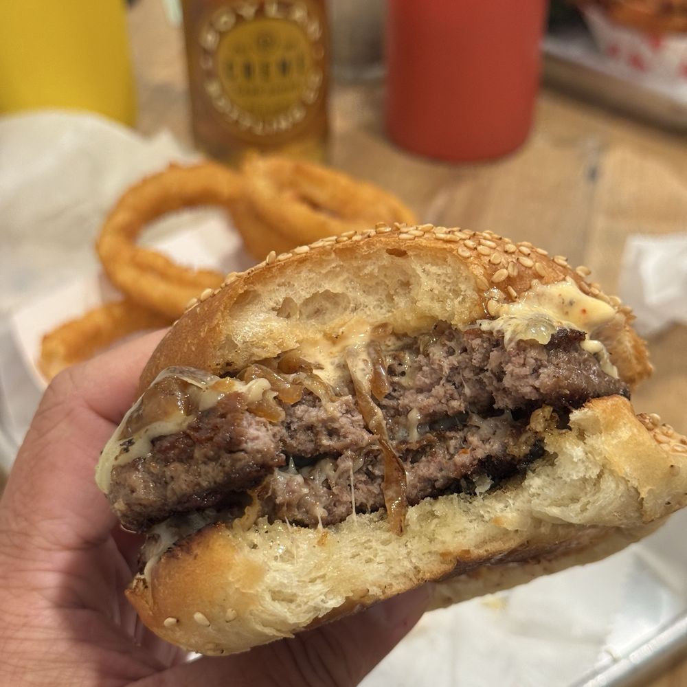 Cubby's - Cub's Pub - Burgers Near Me - Manhattan, New York