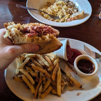 Le Pichet - French Near Me - Seattle, Washington