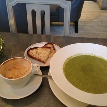 Edith - Dagens soppa - spenat. Till detta ingår osttoast och har köpt till en soya latté. - Cafes Near Me - Stockholm, Alberta