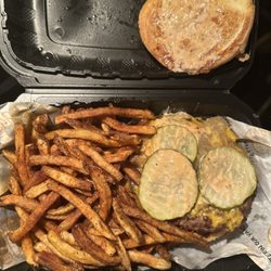 Soggy fries no lettuce and tomatoe ?