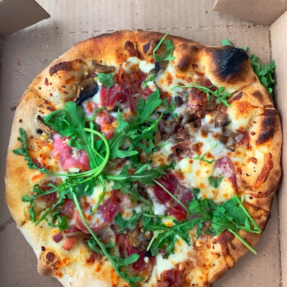 Pi Indy's Figgy Piggy (Fig jam, goat cheese, prosciutto, bacon, mushrooms, arugula, lots of gluten)
