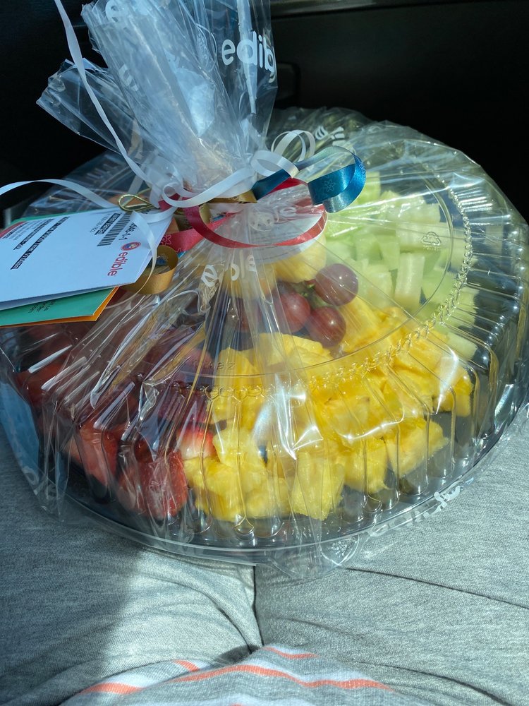 EDIBLE ARRANGEMENTS Updated September 2024 24 Reviews 3696 E