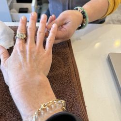 Nail Toepia Whitefish - Bleeding finger during my manicure