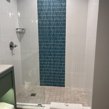Margaritaville Hotel - Shower - Hotels Near Me - Nashville, Tennessee