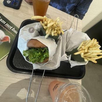Veganburg - Seaweed Fries Cracked Mayo Mango Lemonade 24oz - Vegan Near Me - Hesperia, California