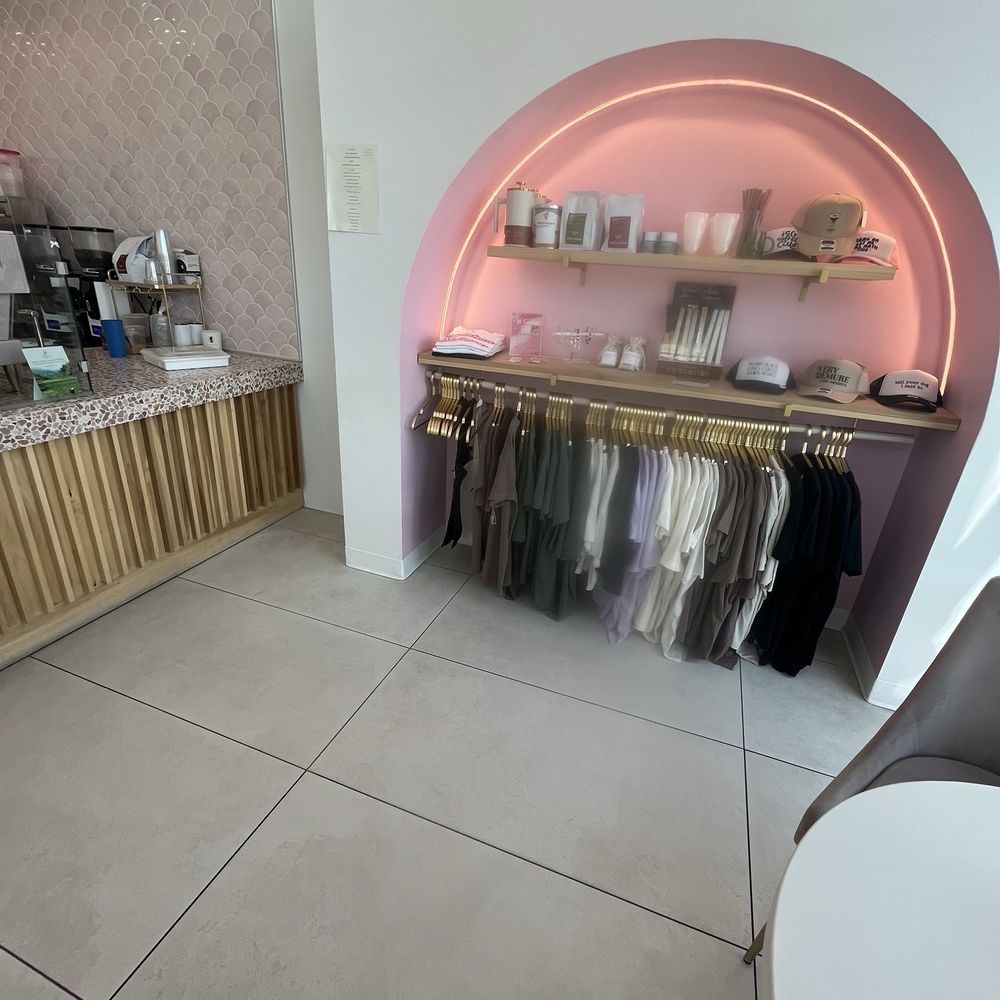 Decadent Macaron - Waiting area for drinks - Macarons Near Me - Gilbert, Arizona