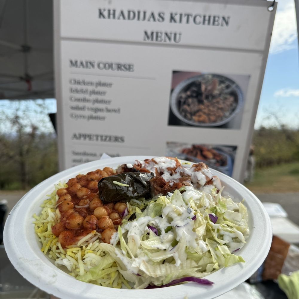 Carter Mountain Orchard - Chicken platter from food vendor - Pick Your Own Farms Near Me - Charlottesville, Virginia Carter Mountain Orchard - Chicken platter from food vendor - Pick Your Own Farms Near Me - Charlottesville, Virginia