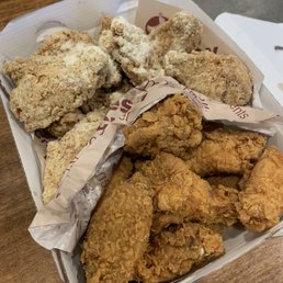 Crispy Fried Wings and White Powder Cheese Wings Crispy Fried Wings and White Powder Cheese Wings