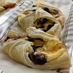 Crave Colusa - Blueberry&Cream cheese Danish