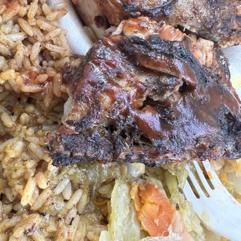 Sylvia's Cafe - Chicken lunch plate - Seafood Near Me - Opa-locka, Florida