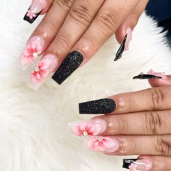 D - Luxe Nails Studio
