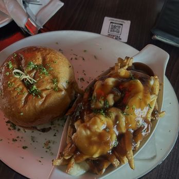 Leopold's Tavern - Henderson - burger & poutine - Burgers Near Me - Winnipeg, Manitoba Leopold's Tavern - Henderson - burger & poutine - Burgers Near Me - Winnipeg, Manitoba