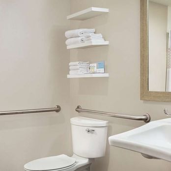 Hampton Inn Lawrence - Guest room bath - Hotels Near Me - Lawrence, Kansas