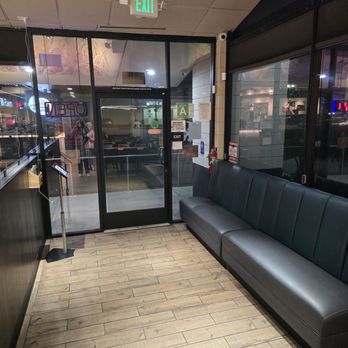 Juicy Dumpling Factory - Front entrance and seating for waiting - Chinese Near Me - Redondo Beach, California