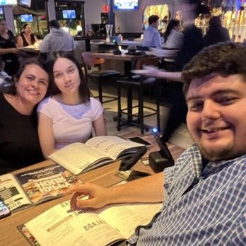 Yard House - I had an amazing time with my niece Joy and my cousin Alejandra - New American Near Me - Santa Clarita, California