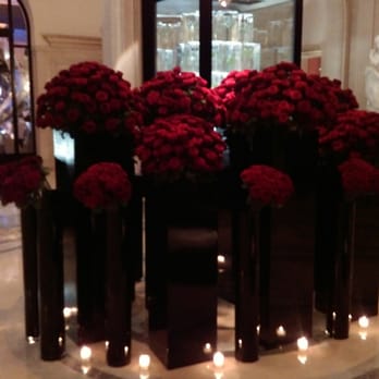 Le Cinq - Valrntines decorations at the four seasons. Smell the roses - French Near Me Le Cinq - Valrntines decorations at the four seasons. Smell the roses - French Near Me