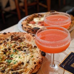 Doppio Zero Concord Veranda - It doesn't get better than perfect cocktails and yummy pizza