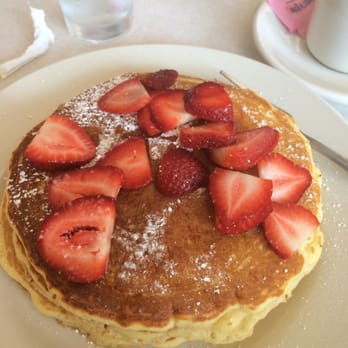Brothers Restaurant - Chocolate chip pancakes with fresh strawberries. - Breakfast & Brunch Near Me - Chicago, Illinois