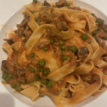 Trattoria Porretta - Vegetable Homemade Fettuccini with Meat Sauce and vegetable - Pizza Near Me - Chicago, Illinois